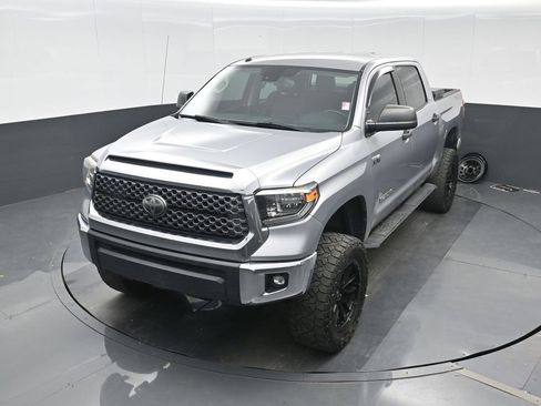 Used 2018 Toyota Tundra SR5 w/ TRD Off Road Package image 16