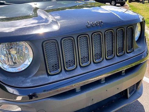 Used 2017 Jeep Renegade Altitude AWD/4WD image 31