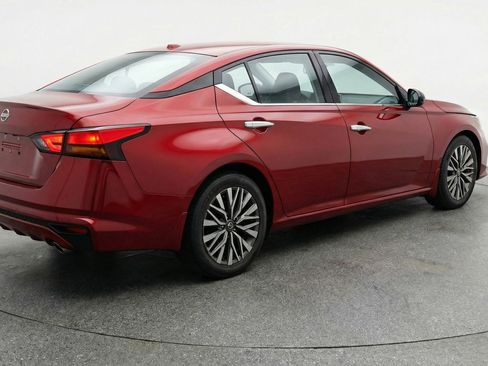 Used 2025 Nissan Altima 2.5 SV image 9