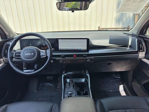 Used 2025 Kia Sorento S w/ Panoramic Sunroof Package FWD image 12