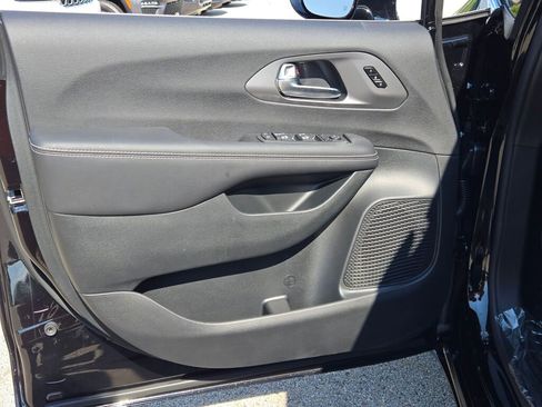 New 2026 Chrysler Pacifica Select image 22