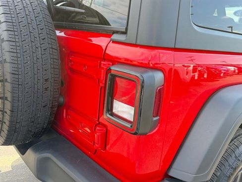 Used 2025 Jeep Wrangler Unlimited Sport AWD/4WD image 26