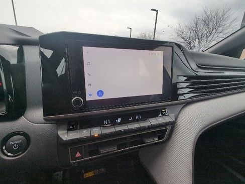 Certified 2025 Toyota Camry SE w/ Convenience Package image 12