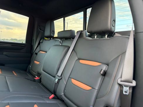 Used 2025 GMC Sierra 2500 AT4 w/ AT4 Premium Plus Package AWD/4WD image 15