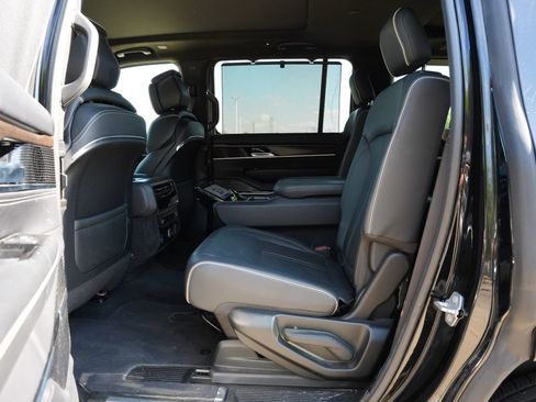 Used 2022 Jeep Grand Wagoneer Series II AWD/4WD image 20