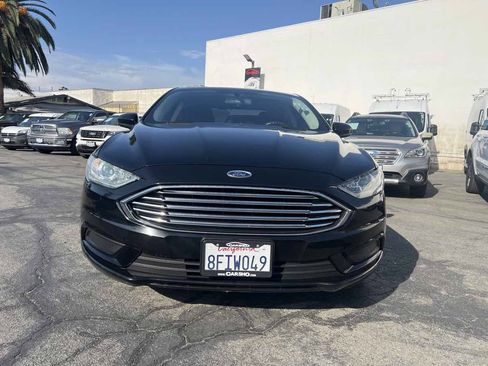 Used 2018 Ford Fusion SE FWD image 4
