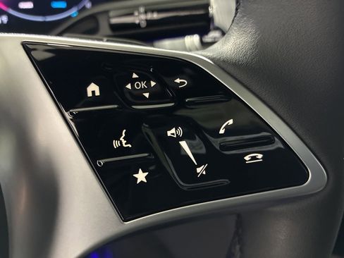 Used 2025 Mercedes-Benz GLC 300 4MATIC image 12