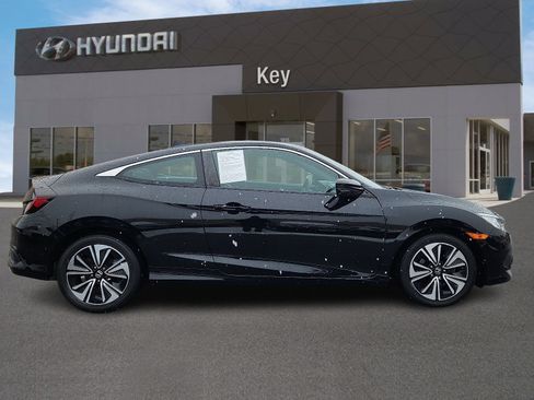 Used 2017 Honda Civic EX-T image 3