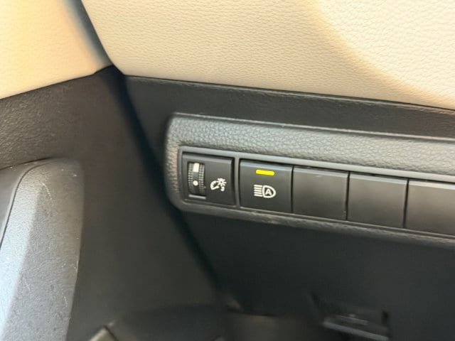 Used 2024 Toyota Corolla LE FWD image 27