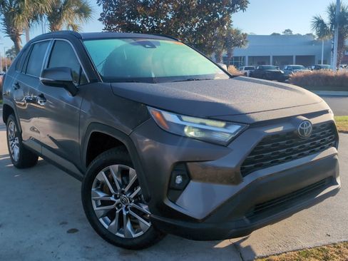 Used 2022 Toyota RAV4 XLE Premium image 2