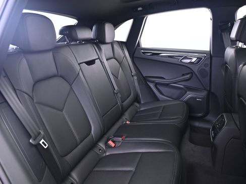 Certified 2025 Porsche Macan image 19