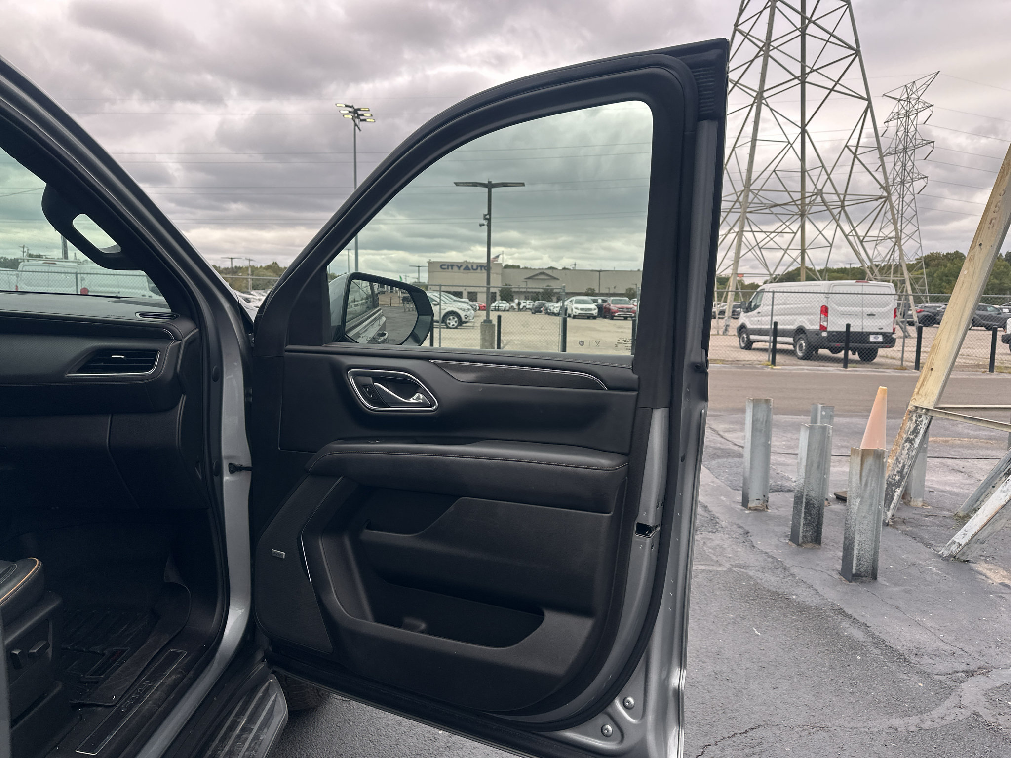 Used 2023 GMC Yukon AT4 w/ Technology Package AWD/4WD image 16