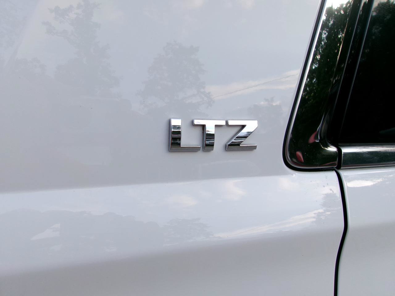 Used 2016 Chevrolet Tahoe LTZ AWD/4WD image 8
