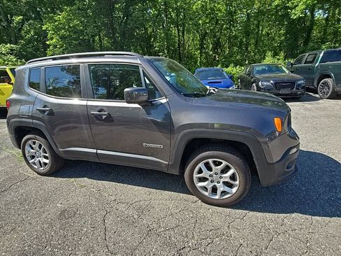 Used 2017 Jeep Renegade Latitude AWD/4WD image 10