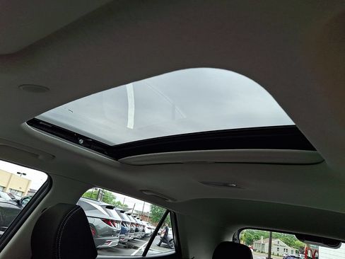 Certified 2024 Hyundai Venue SEL FWD image 18