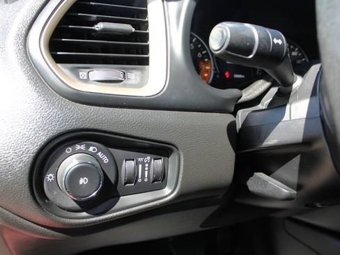 Used 2015 Jeep Renegade Latitude FWD image 48