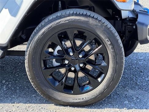 Used 2022 Jeep Wrangler Unlimited Sahara w/ Cold Weather Group image 26