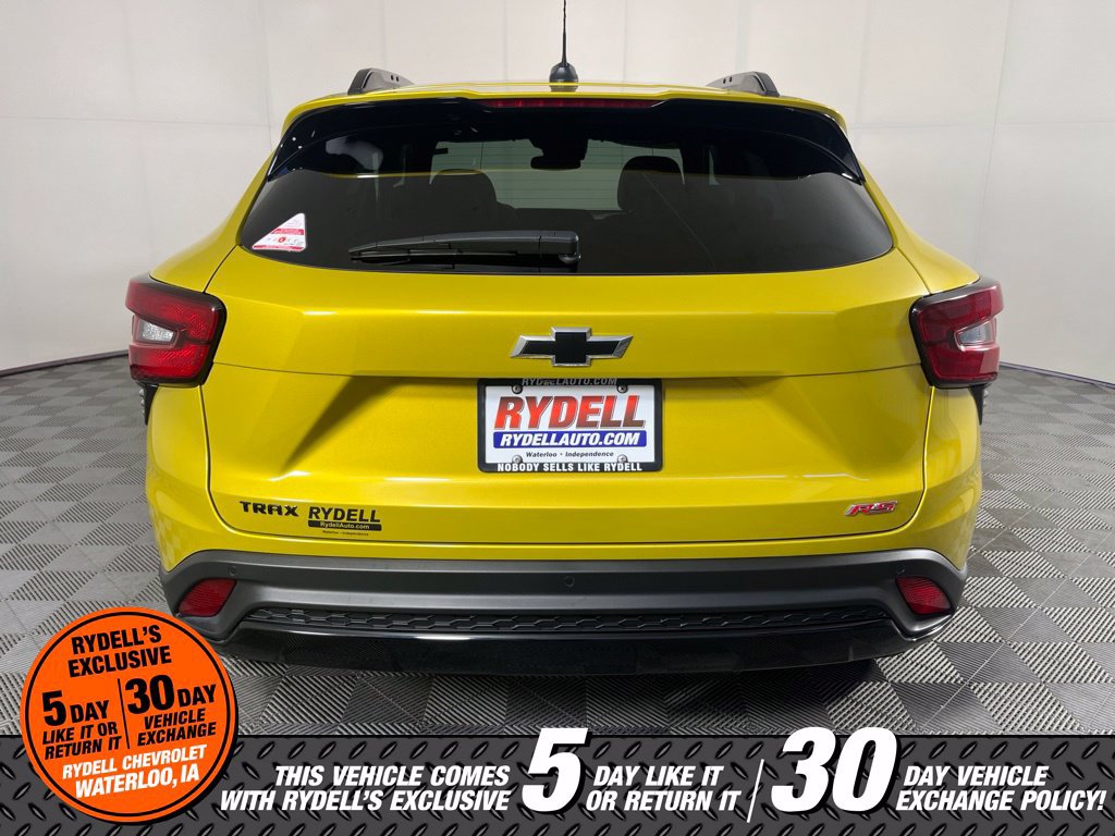 Used 2025 Chevrolet Trax RS w/ Sunroof Package FWD image 6