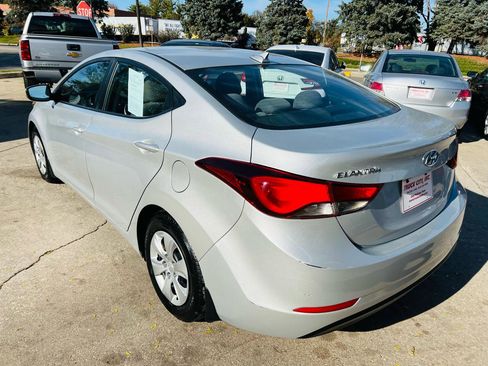 Used 2016 Hyundai Elantra SE FWD image 5