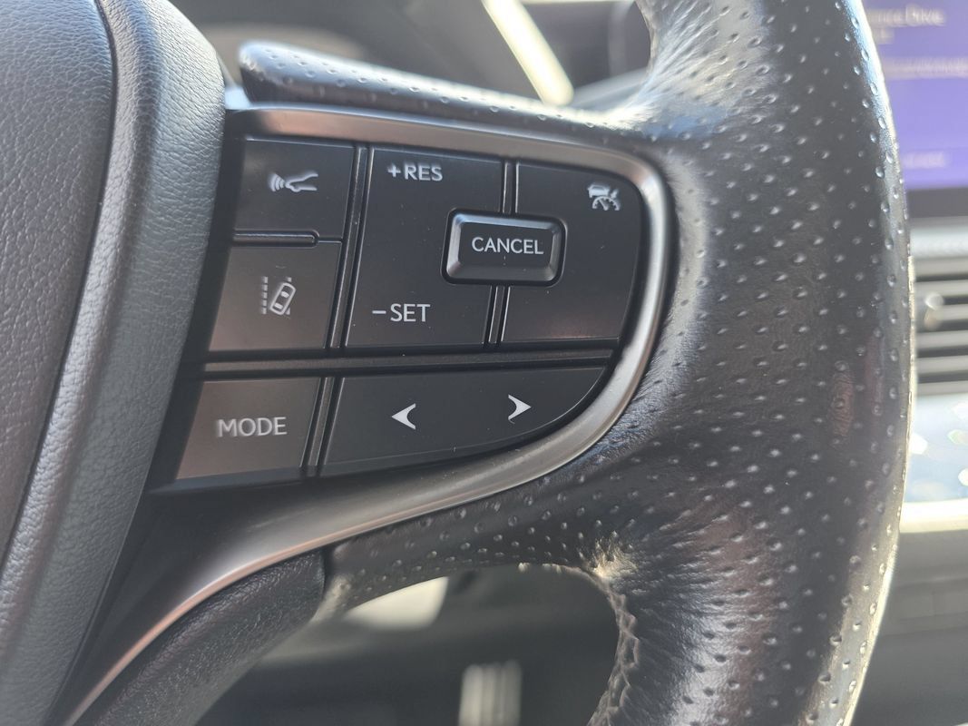 Used 2023 Lexus LS 500 F Sport w/ Accessory Package (Z1) AWD/4WD image 30