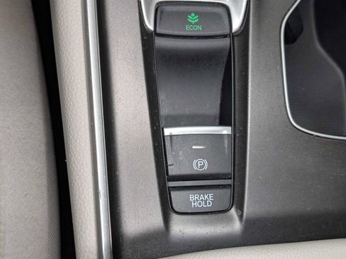 Used 2018 Honda Accord LX image 25