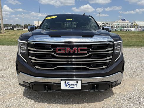 Used 2025 GMC Sierra 1500 SLT AWD/4WD image 2