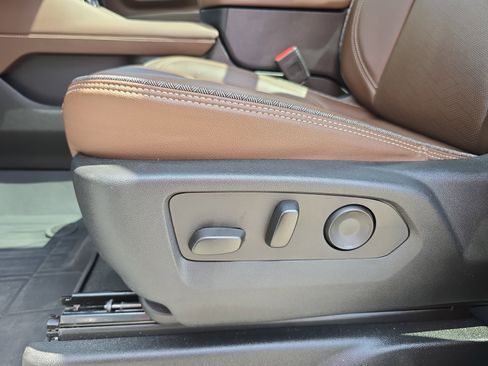 Used 2023 Chevrolet Tahoe High Country AWD/4WD image 29