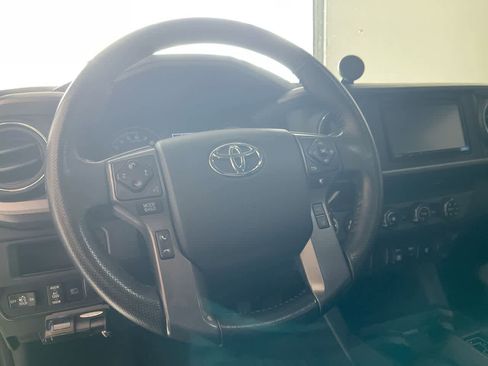 Used 2018 Toyota Tacoma TRD Sport AWD/4WD image 14