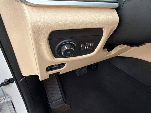 Used 2023 Jeep Grand Cherokee Limited AWD/4WD image 25