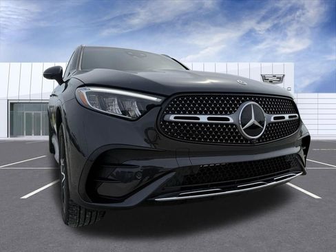 Used 2025 Mercedes-Benz GLC 300 4MATIC image 8