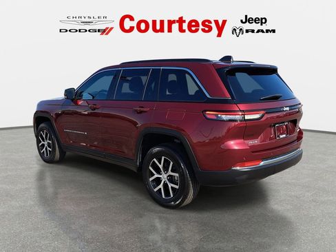 Certified 2024 Jeep Grand Cherokee Limited image 6