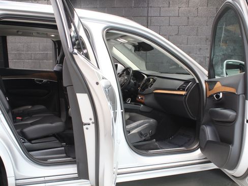 Used 2023 Volvo XC90 B6 Plus w/ Protection Package Premier AWD/4WD image 30