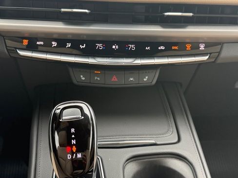 Certified 2024 Cadillac XT4 Luxury w/ Cold Weather Package FWD image 4