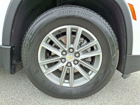 Used 2023 Chevrolet Traverse LT FWD image 8