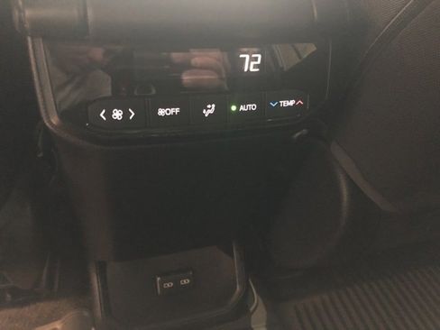 Used 2023 Toyota Highlander L image 11