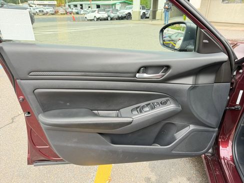 Used 2025 Nissan Altima 2.5 SV FWD image 18