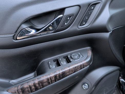 Used 2023 GMC Acadia Denali w/ Trailering Package image 13