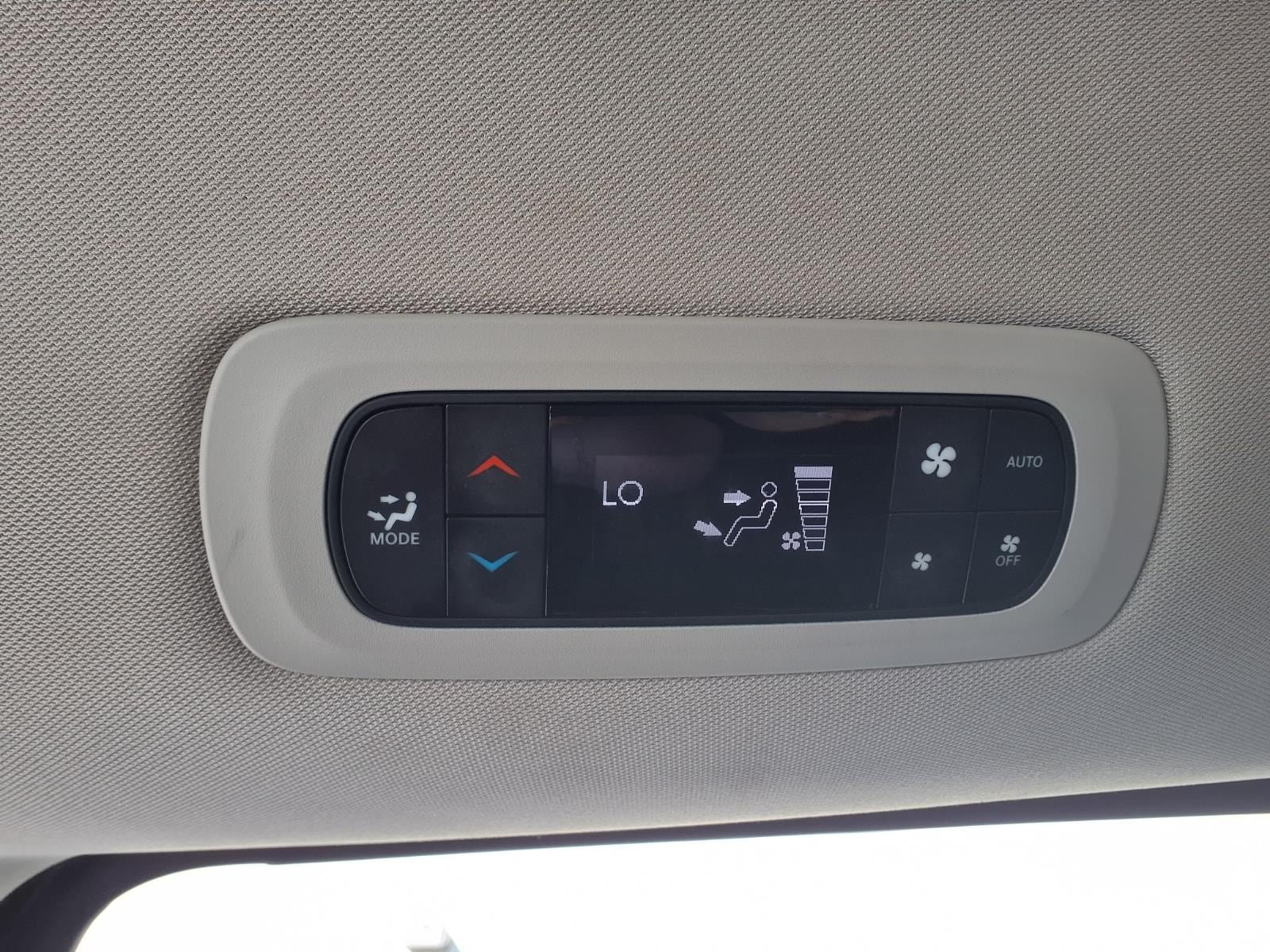 Used 2023 Chrysler Pacifica Touring-L FWD image 16