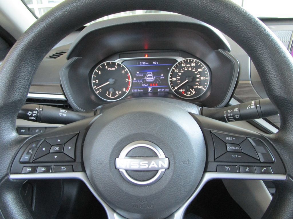 Used 2025 Nissan Altima 2.5 SV FWD image 24