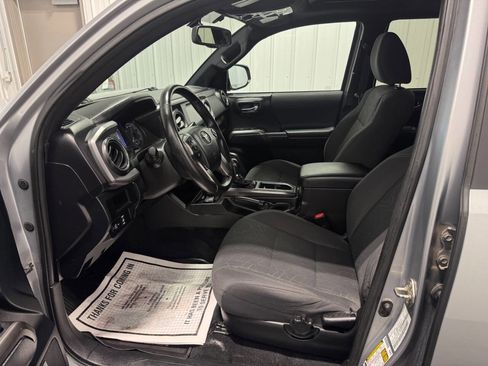 Used 2016 Toyota Tacoma TRD Off-Road image 10