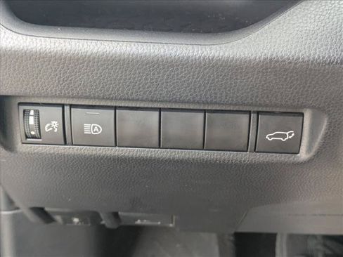 Used 2021 Toyota RAV4 XLE w/ Convenience Package FWD image 11