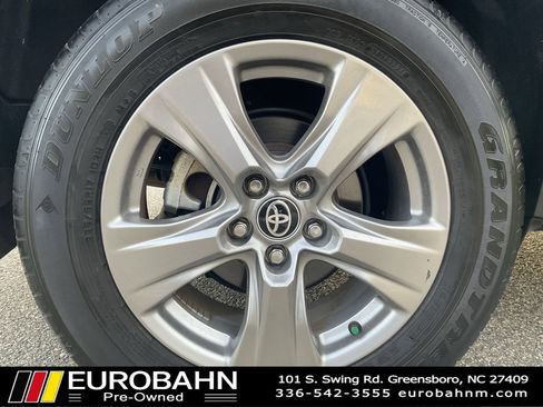 Used 2024 Toyota RAV4 XLE w/ Convenience Package image 30