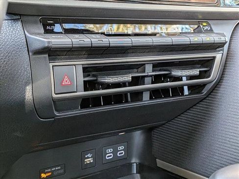 Used 2025 Toyota Camry SE w/ Convenience Package image 7