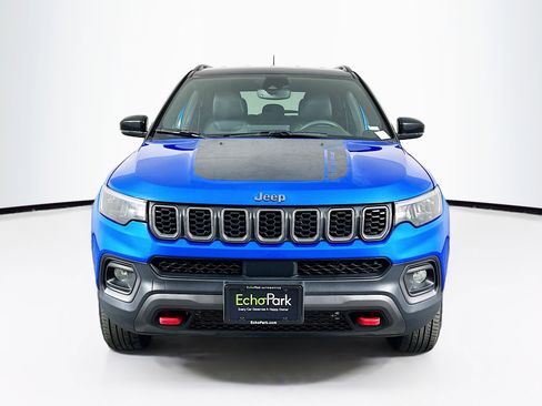 Used 2025 Jeep Compass Trailhawk AWD/4WD image 2