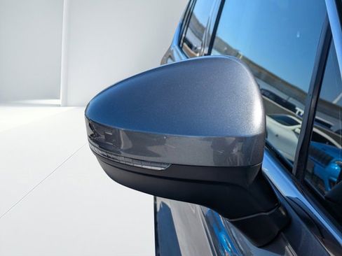 Used 2022 Volkswagen Tiguan SE image 9