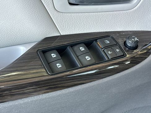 Certified 2018 Toyota Sienna XLE w/ XLE Navigation Package FWD image 14