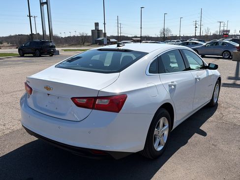 Used 2024 Chevrolet Malibu LS w/ Driver Confidence Package FWD image 4