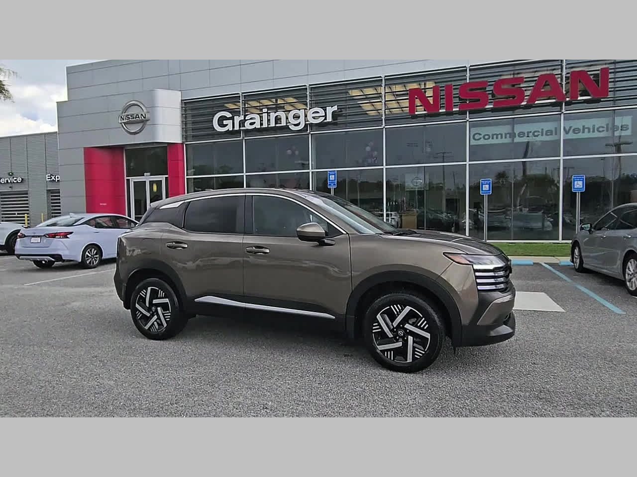 Used 2025 Nissan Kicks SV FWD image 17