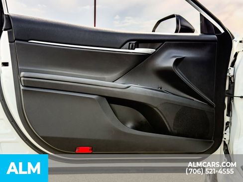 Used 2020 Toyota Camry SE FWD image 11