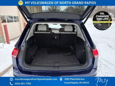 Used 2022 Volkswagen Tiguan SE w/ Panoramic Sunroof Package image 28